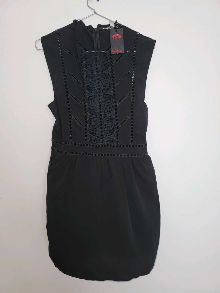 Chic Black Dress