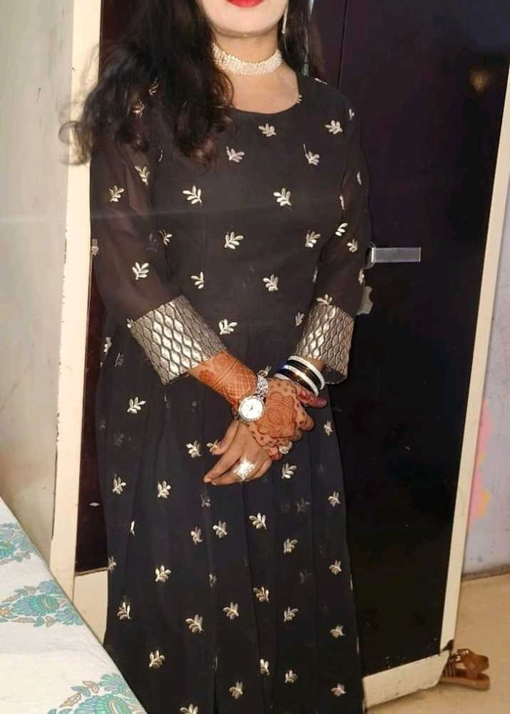 Elegant Black Embroidered Kurta