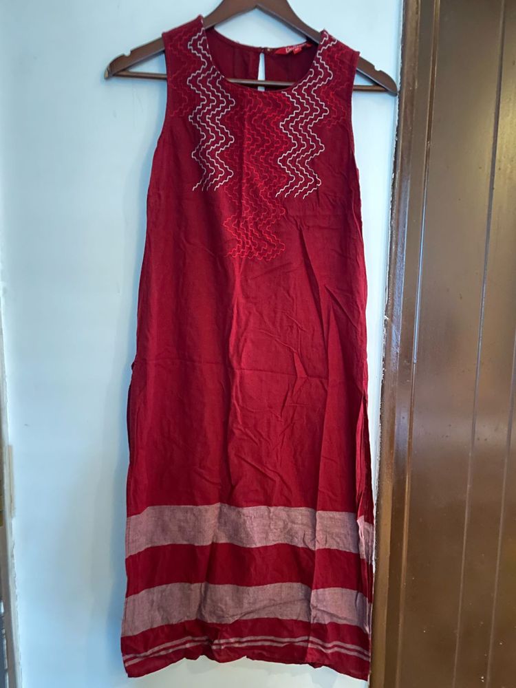 Red Embroidered Sleeveless Kurta