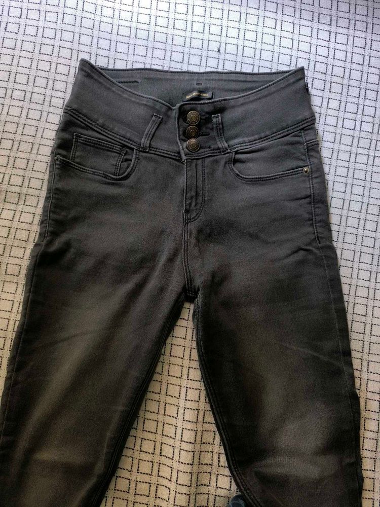 High-Waisted Grey Jeans