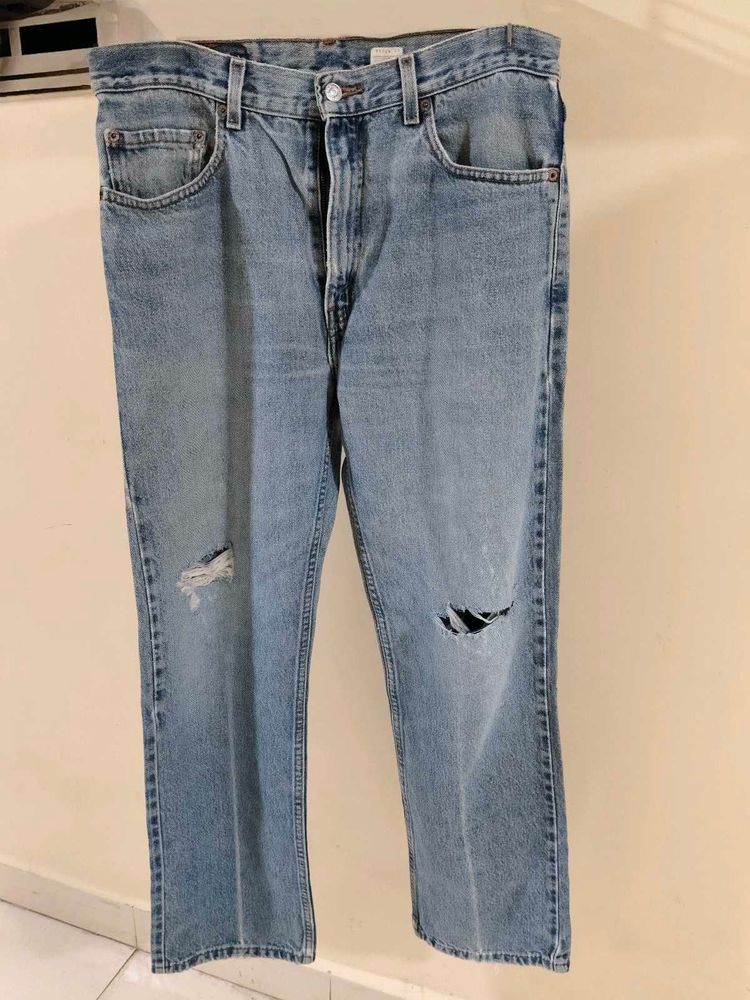 Levi&#39;s Ripped Jeans