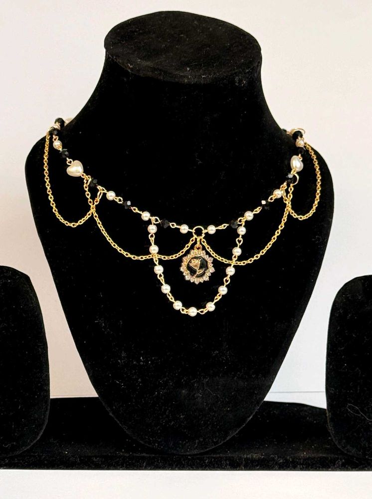 ₊˚⊹౨ black rose necklace ৎ ₊˚⊹