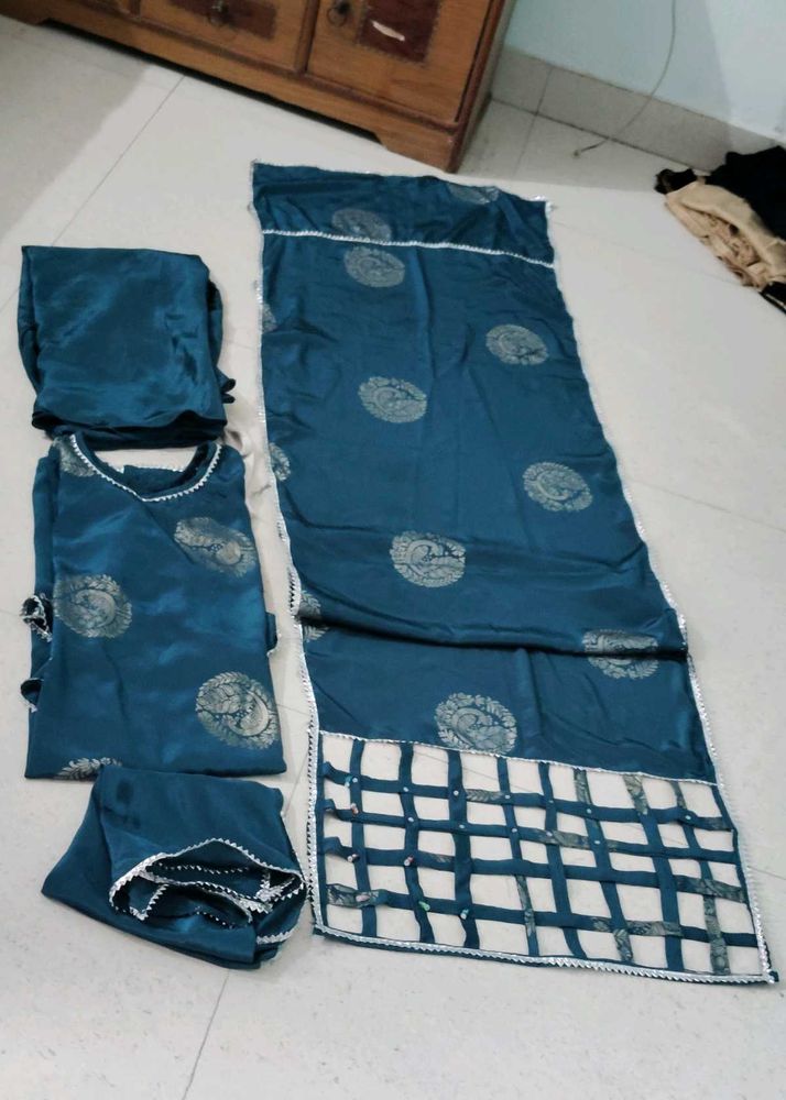 New 4 Peace Set With Hijab