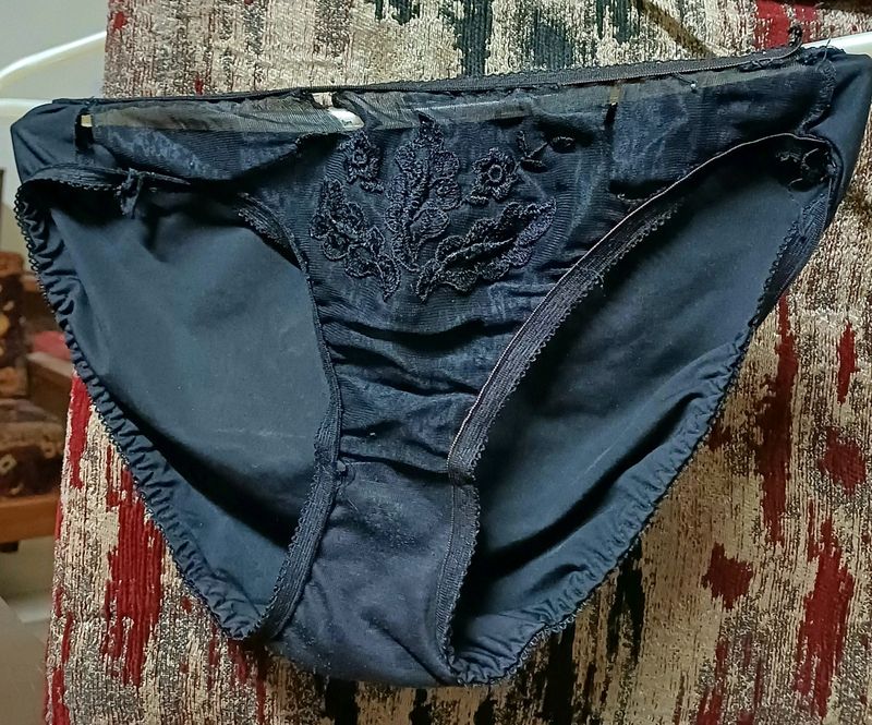 BLACK SATIN/NETTED M SIZE.