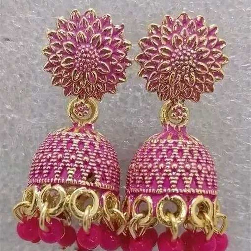 कान का झुमका गुलाबी रंग का पहनने वाला सबसे सुन्दर