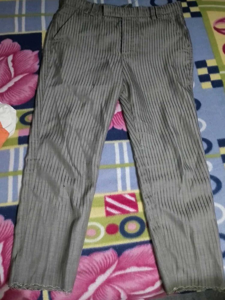 Striped Women&#39;s Cropped Pants