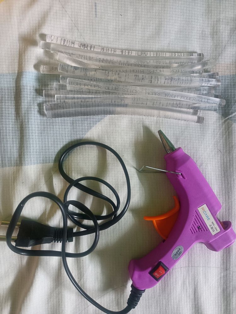 NEW HOT GLUE GUN WITH STICKS