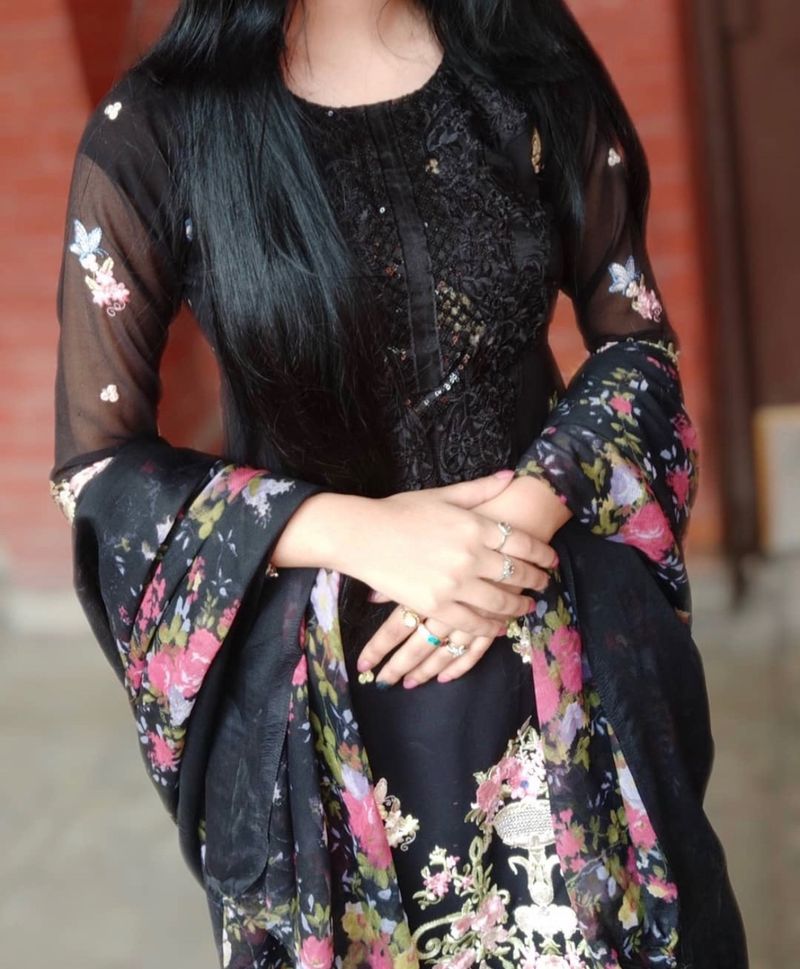 Pakistani Elegant Suit
