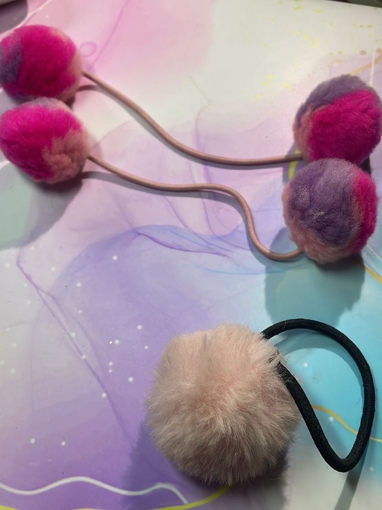 Pompom Hair Tie