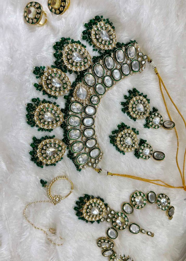 Elegant Kundan Jewelry Set