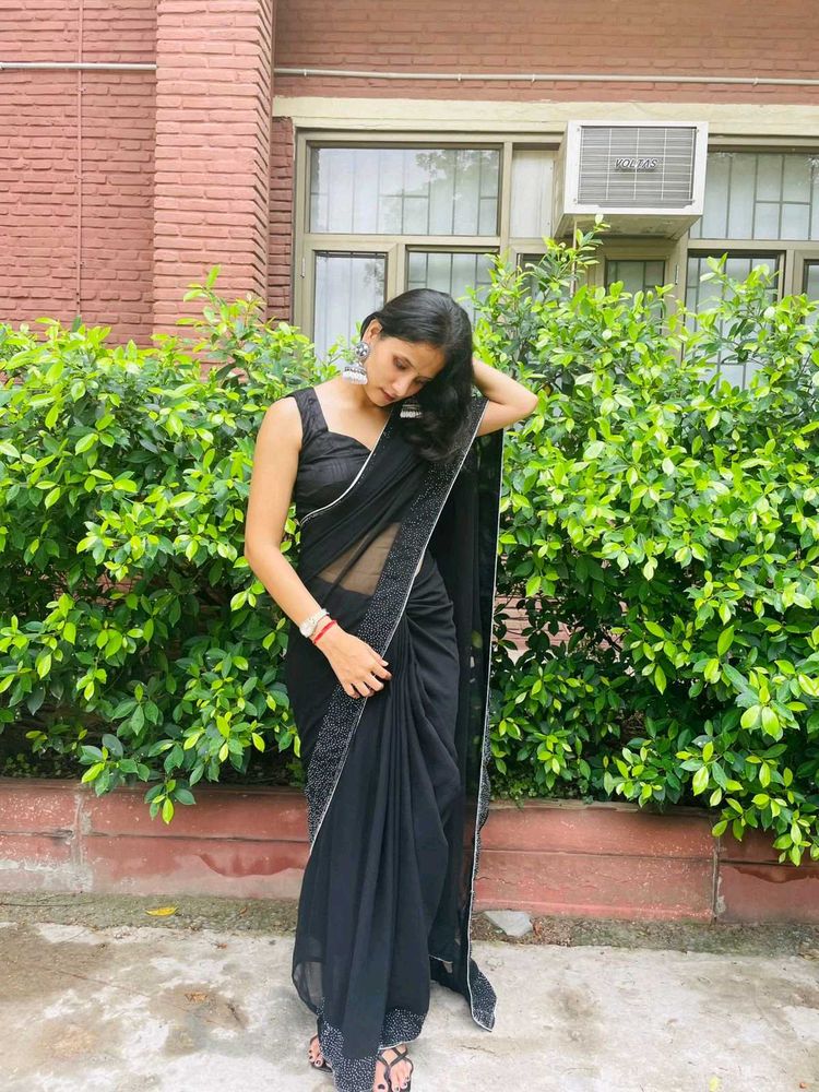 Elegant Black Saree,with Stiched Blouse