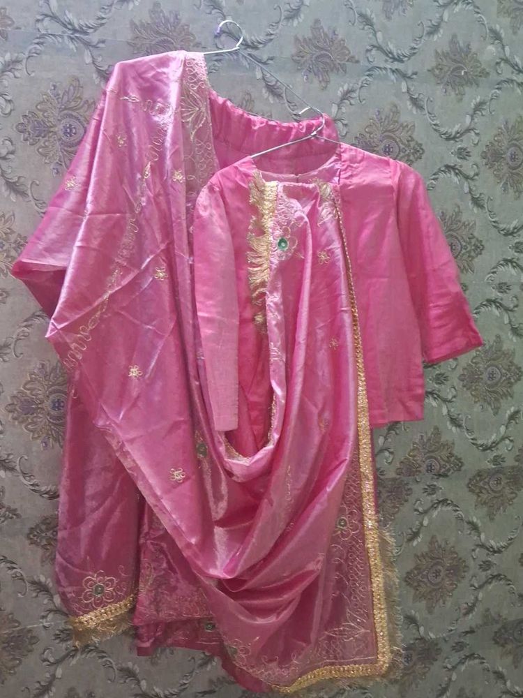 Pink lehenga kurti chunri🩷
