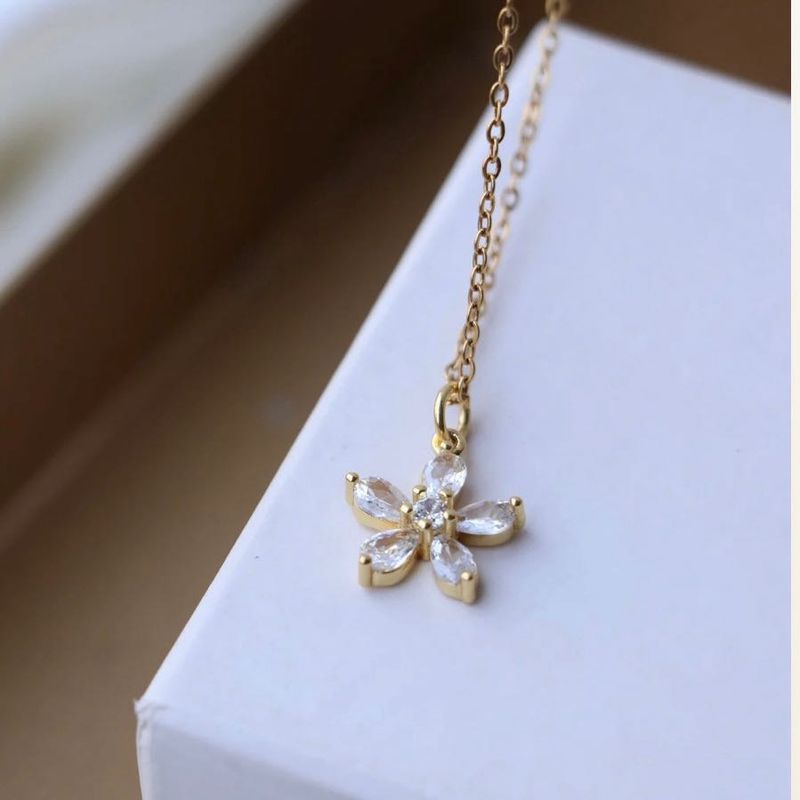 Gold Flower Pendant Necklace