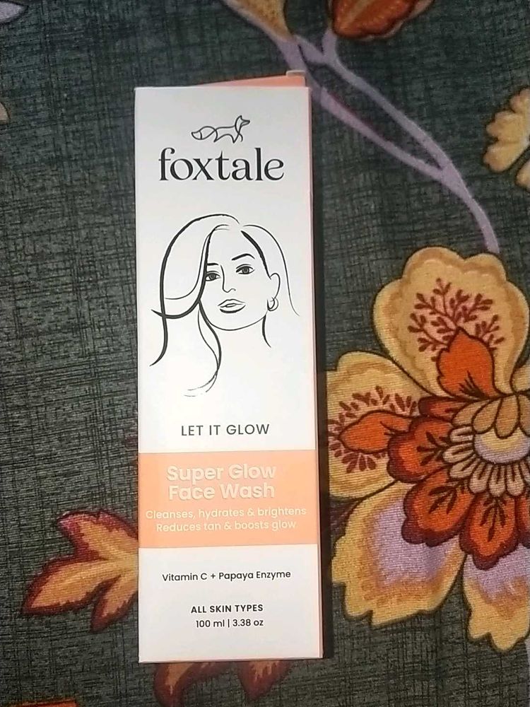 Foxtale Super Glow Face Wash