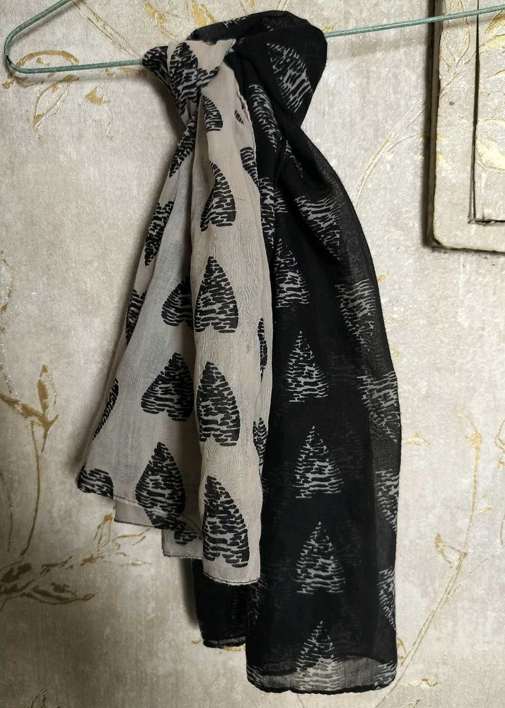 Heart Printed Black And White Stole