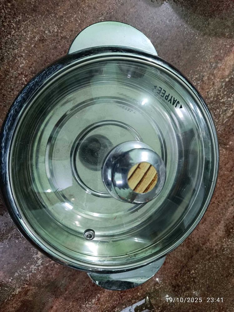 serving box with glass lid