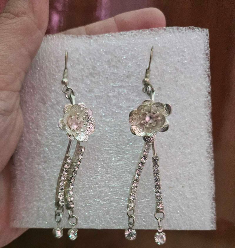 Veryyyyy Beautiful Earrings......u Love It
