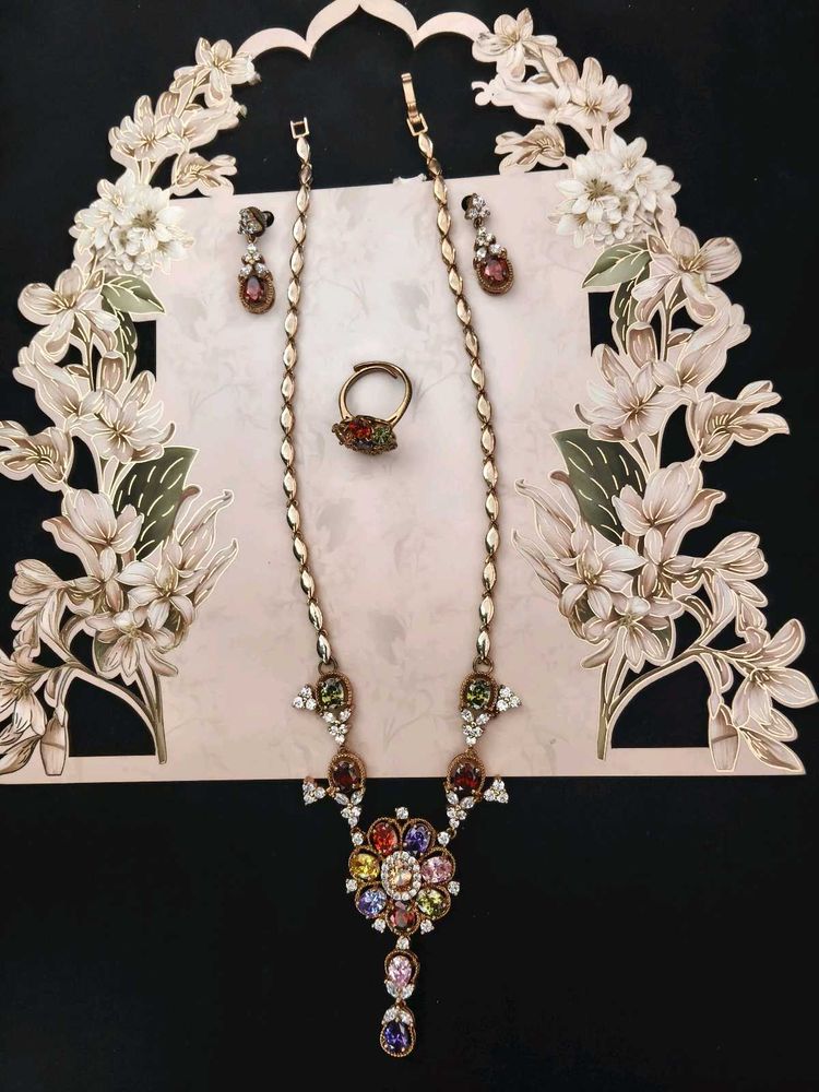 Jewellery Set: Necklace, Earrings, Ring