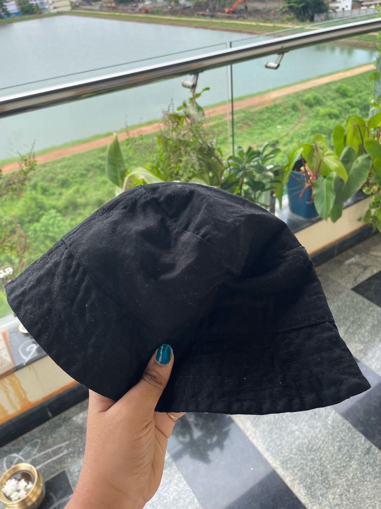 Classic Black Bucket Hat – Gently Used