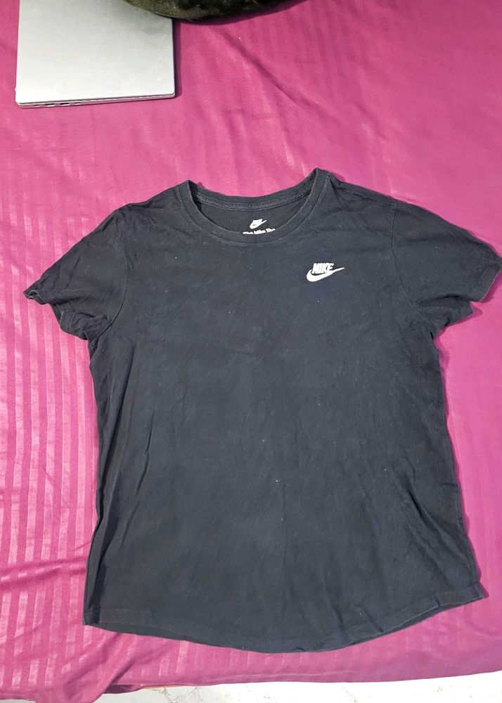 Nike Black T-Shirt  woman
