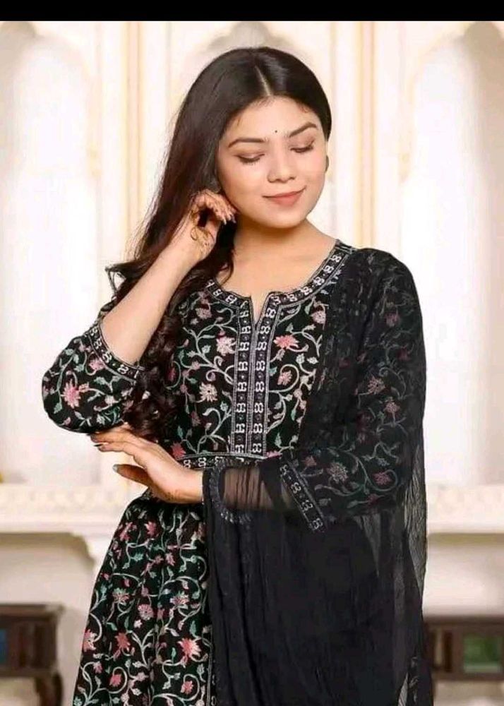 गुड ड्रेसेस महिलाओं के लिए कुर्ता और दुपट्टा सेटसु