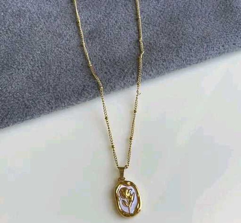 Rose Pendant Necklace 🌷
