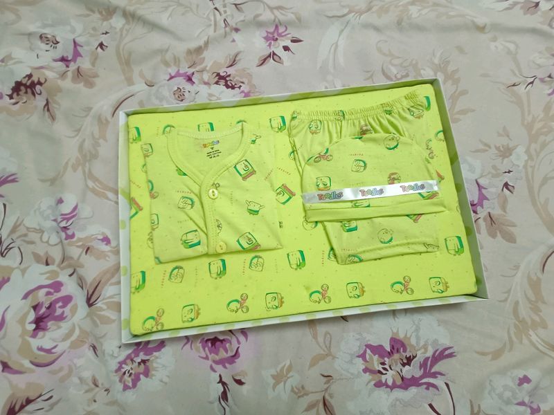 New Baby Cloth Gift Set Of 4