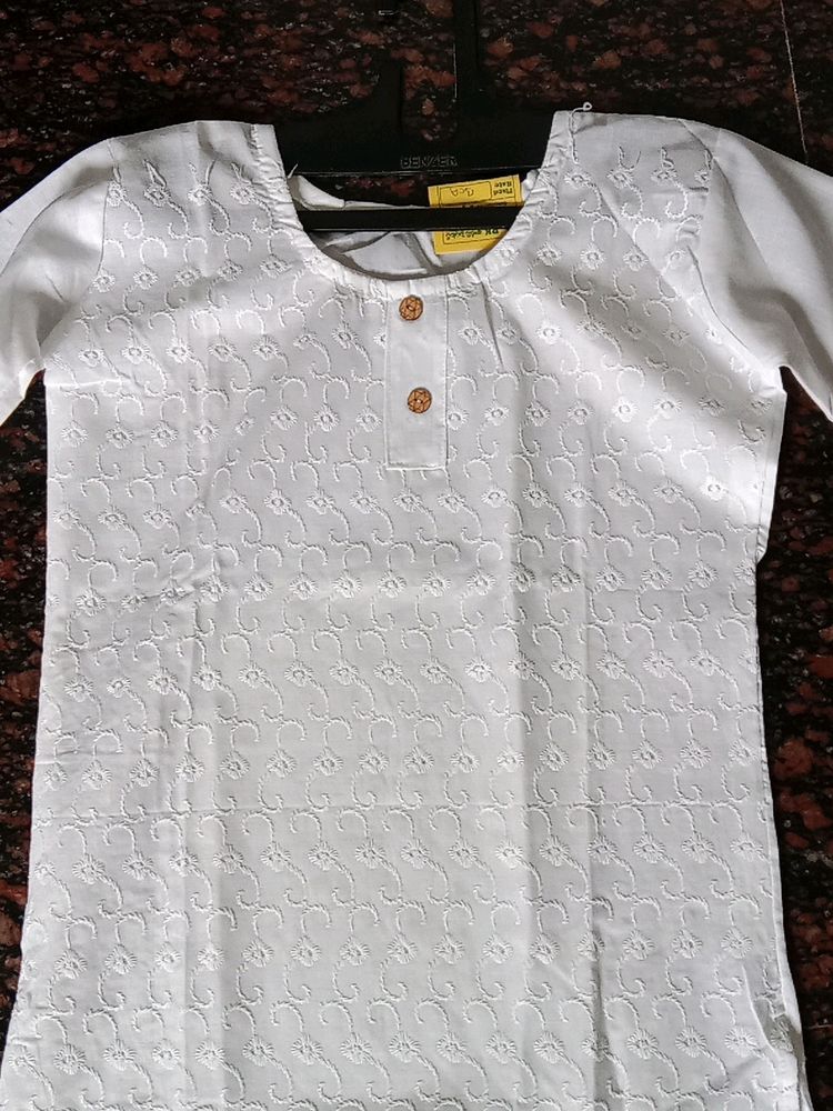 Beautiful White Work Top 👍length Is 38
