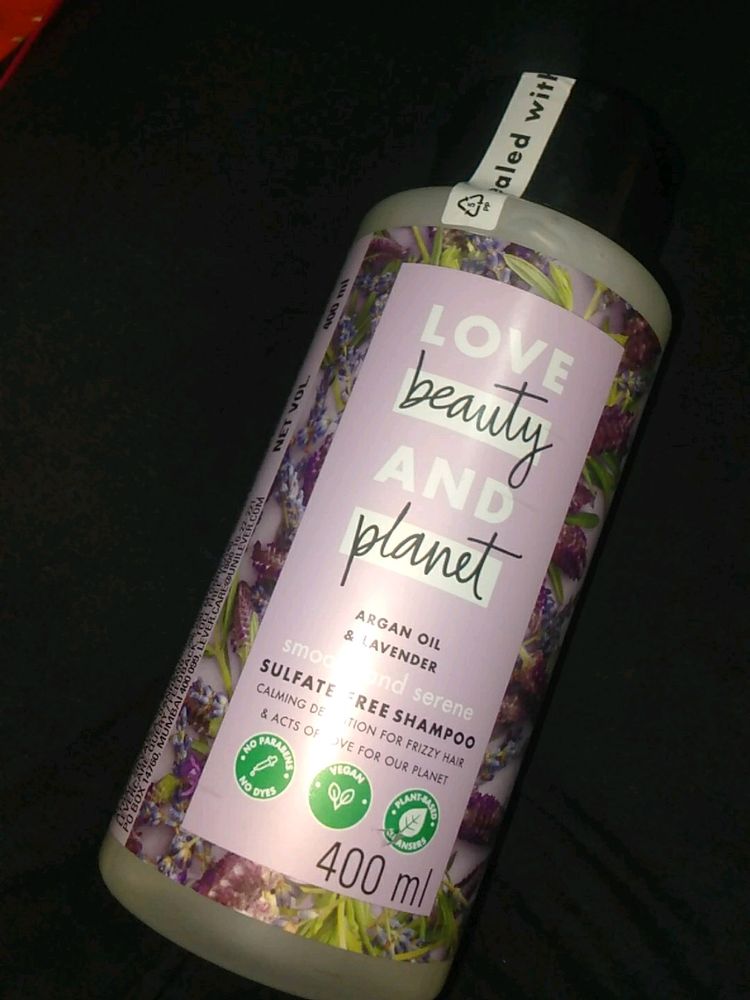 Love Beauty And Planet Lavender Shampoo (400ml).                                                                   Original Sealed Packed Not First Copy❌.                      Only For  Cash💰💵