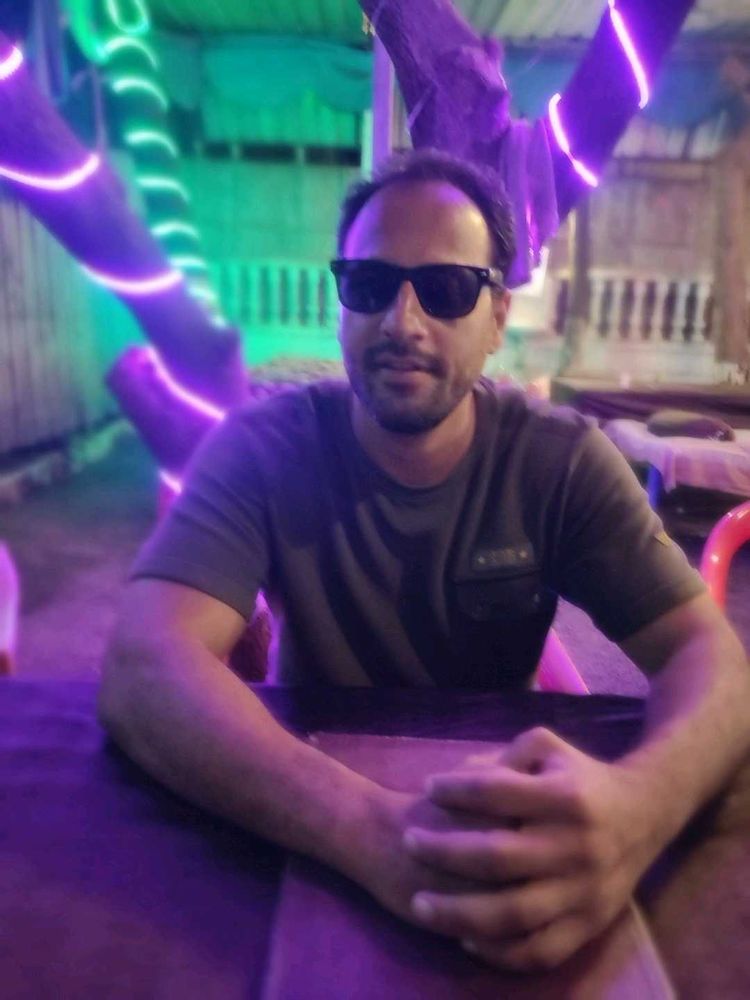 Stylish 🕶️ 😎 🆕 550 for 2 sunglasses