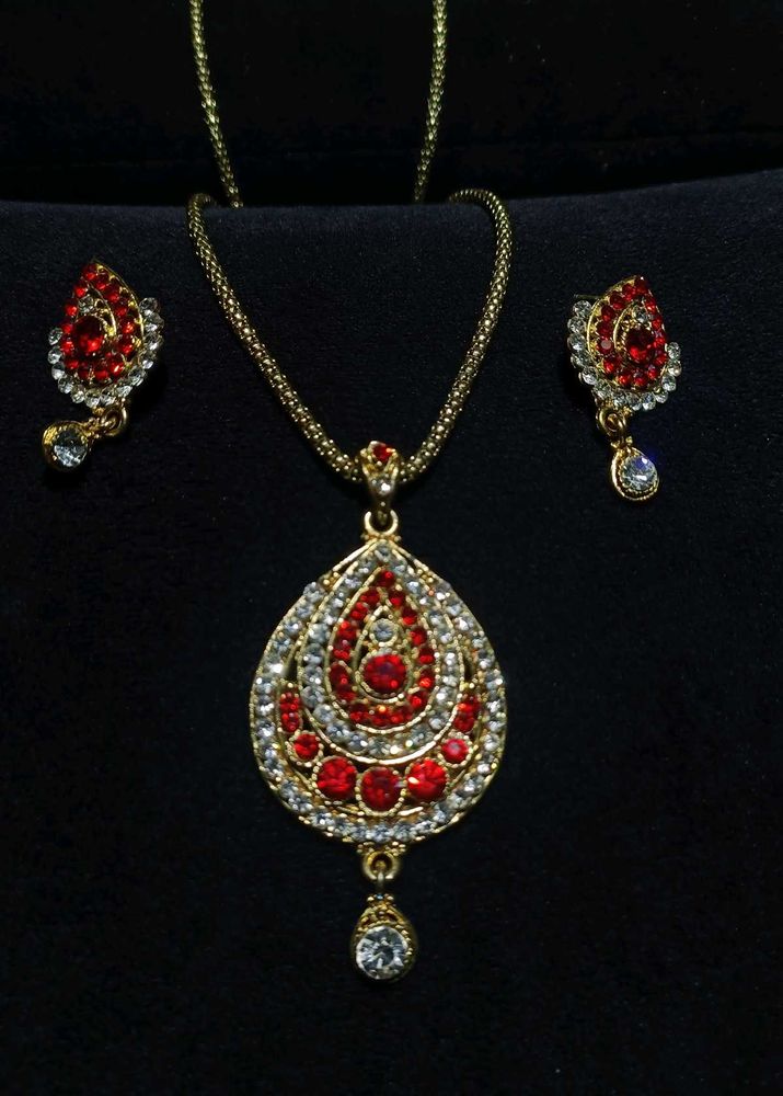 Red &amp; Gold toned pearl stoned Jewelery Set