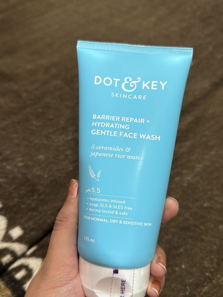 Dot &amp; Key Face Wash