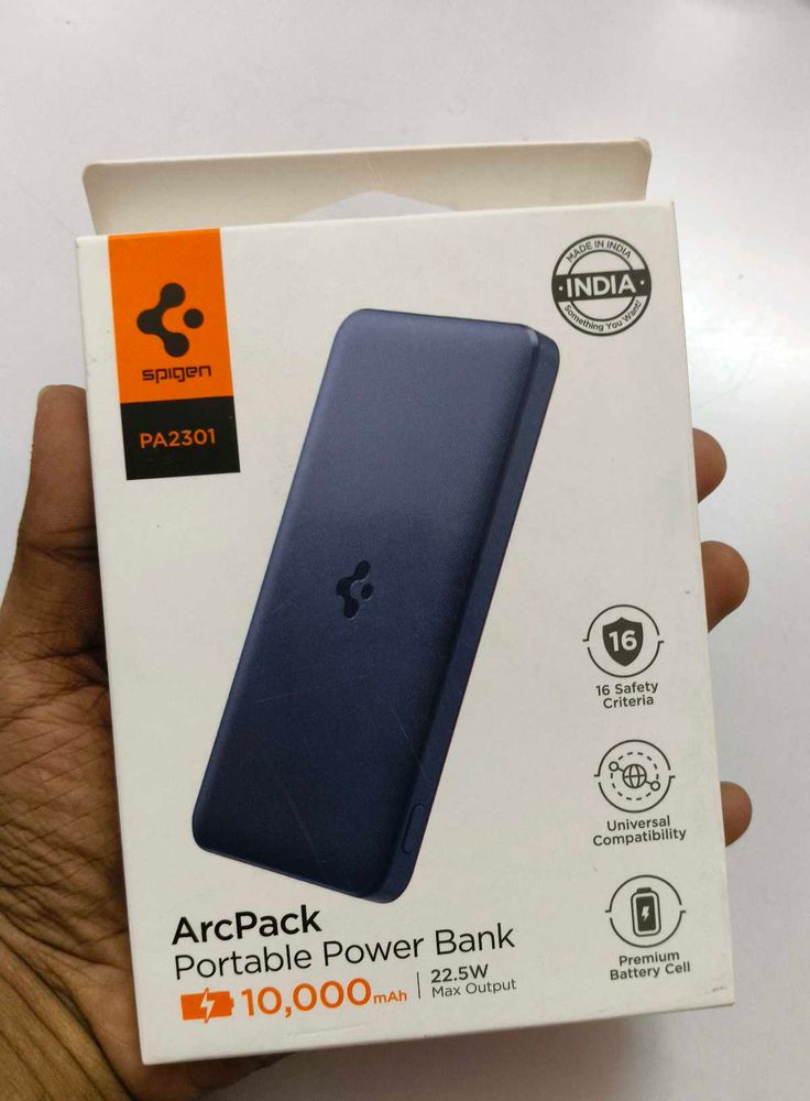 Spigen ArcPack Portable Power Bank
