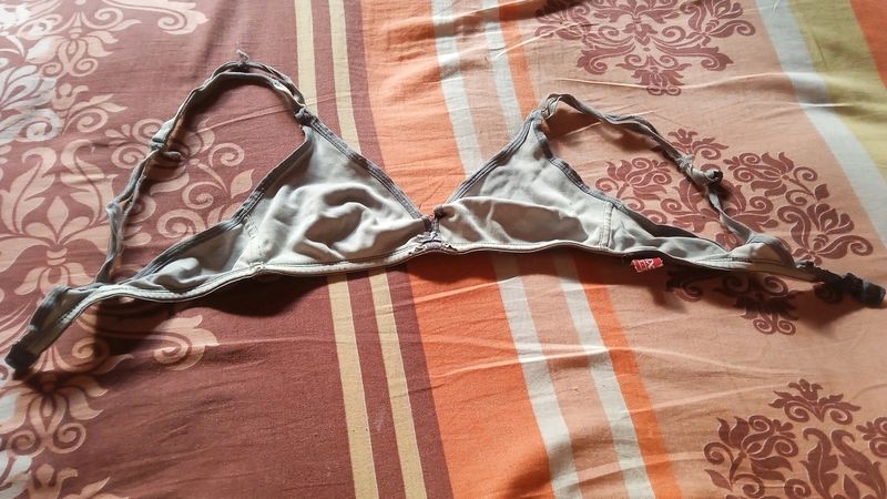 9 Used Bra (For Donation Purpose)