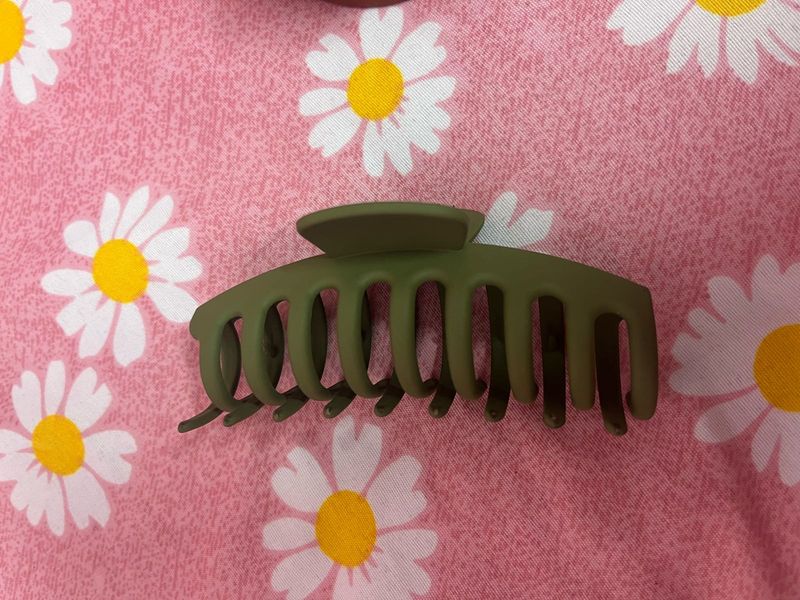 Green Hair Claw Clip