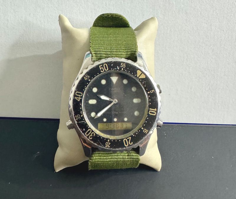 Vintage Casio Dive Watch ( Non Working )