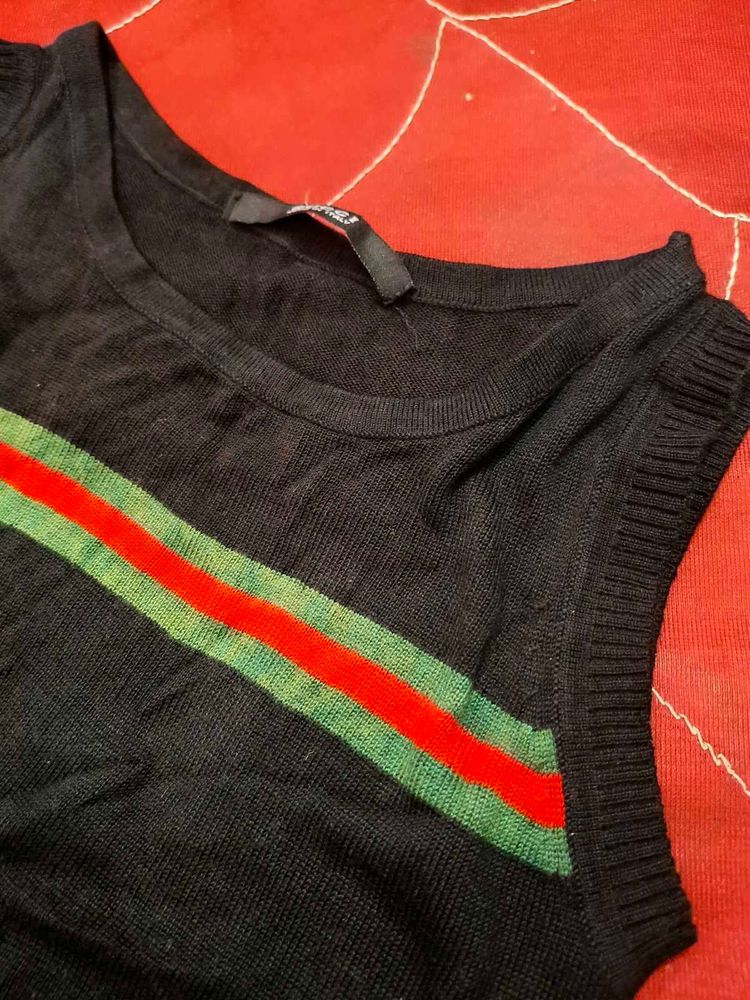 Gucchi❤️💚🖤half Sleeves Wear