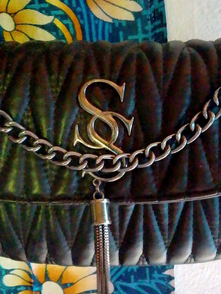 Chic Black Quilted Chain Bag