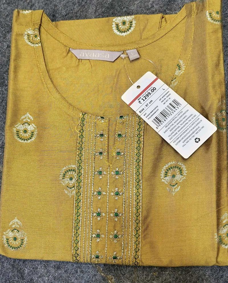 Branded Avaasa Top XL