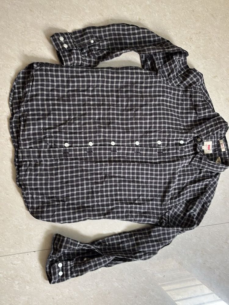 Levi’s Casual Shirt (small )