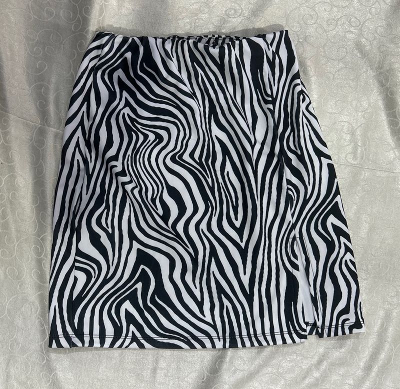 SSS ZEBRA  MINI SKIRT 💗(w Tag)