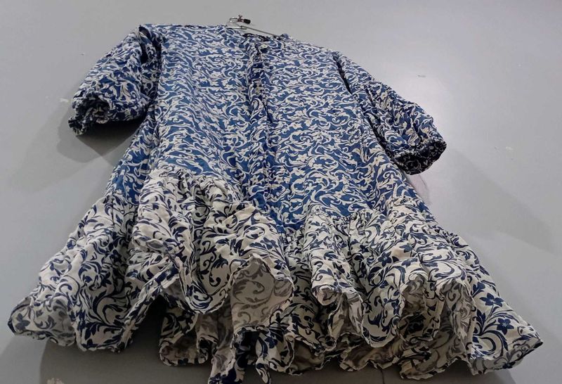 🌩✨️Blue &amp; White Floral Ruffle Dress💙