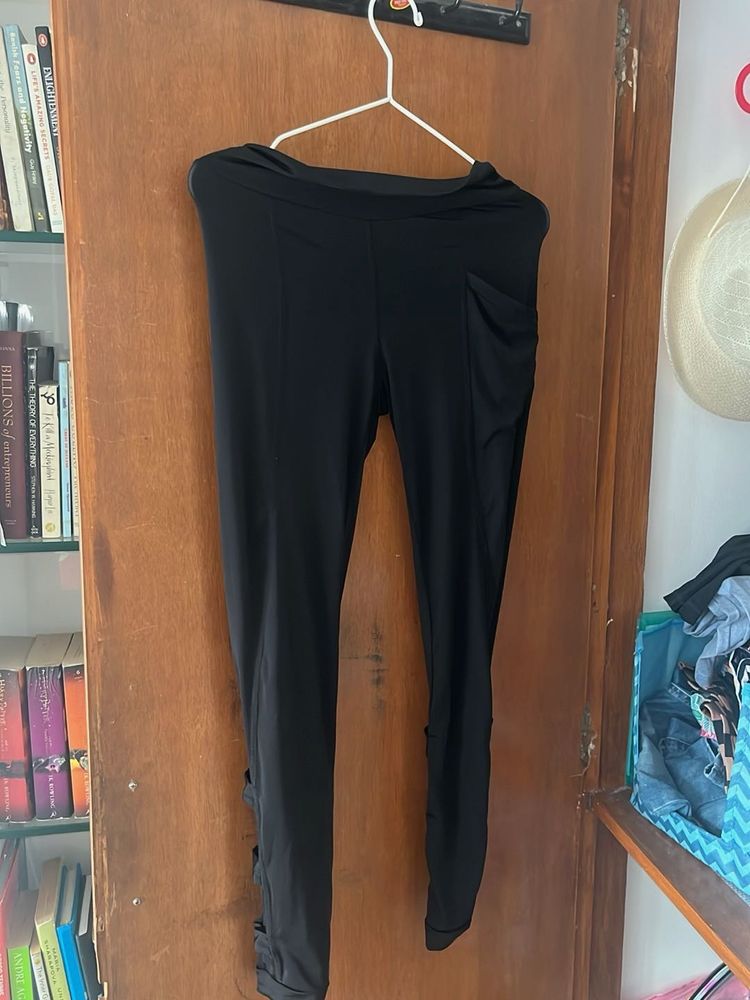 Black Leggings M