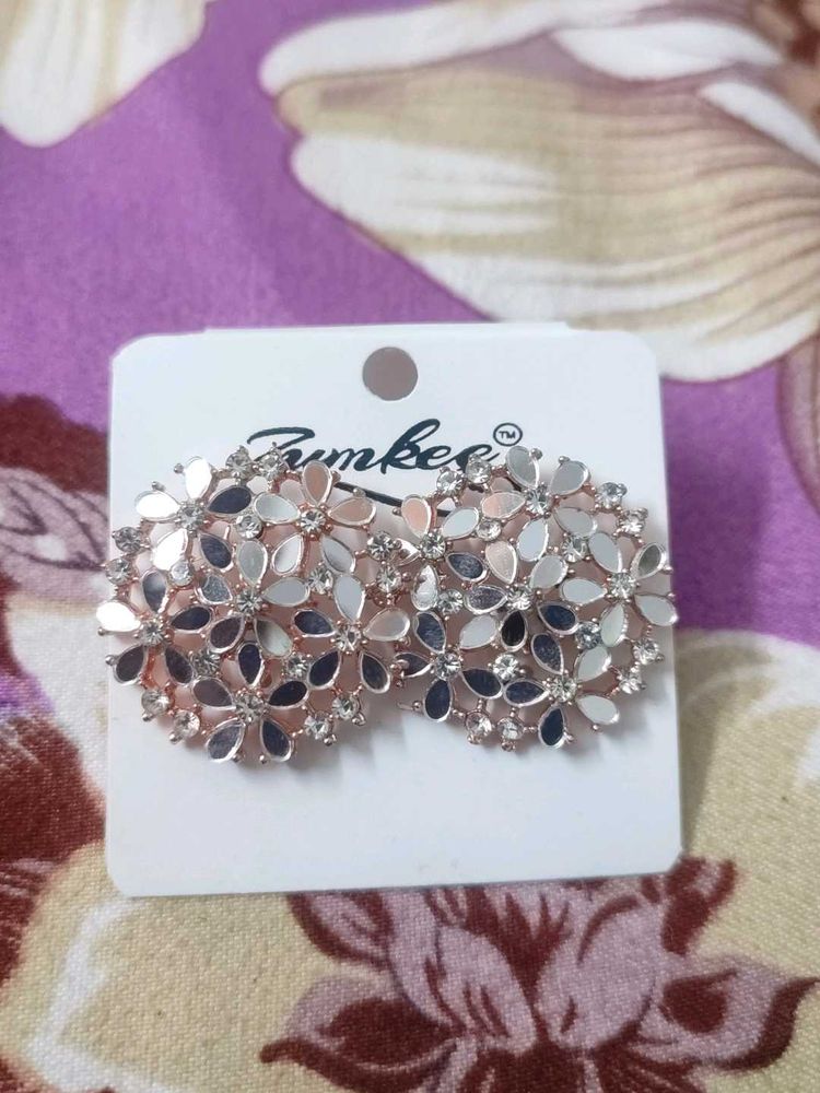 Zymkee Flower Earrings