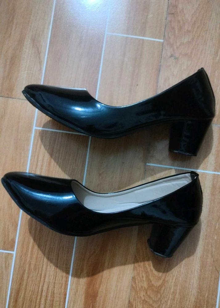 Black Pump Shoes Or Heels For Women