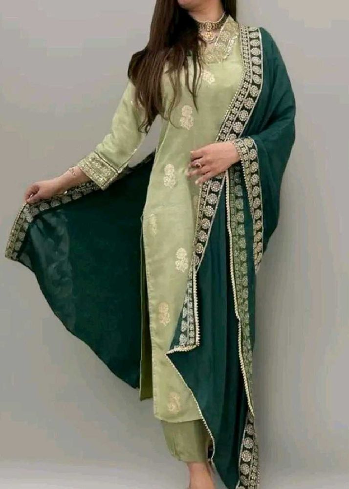 Elegant Green Embroidered Kurta Set