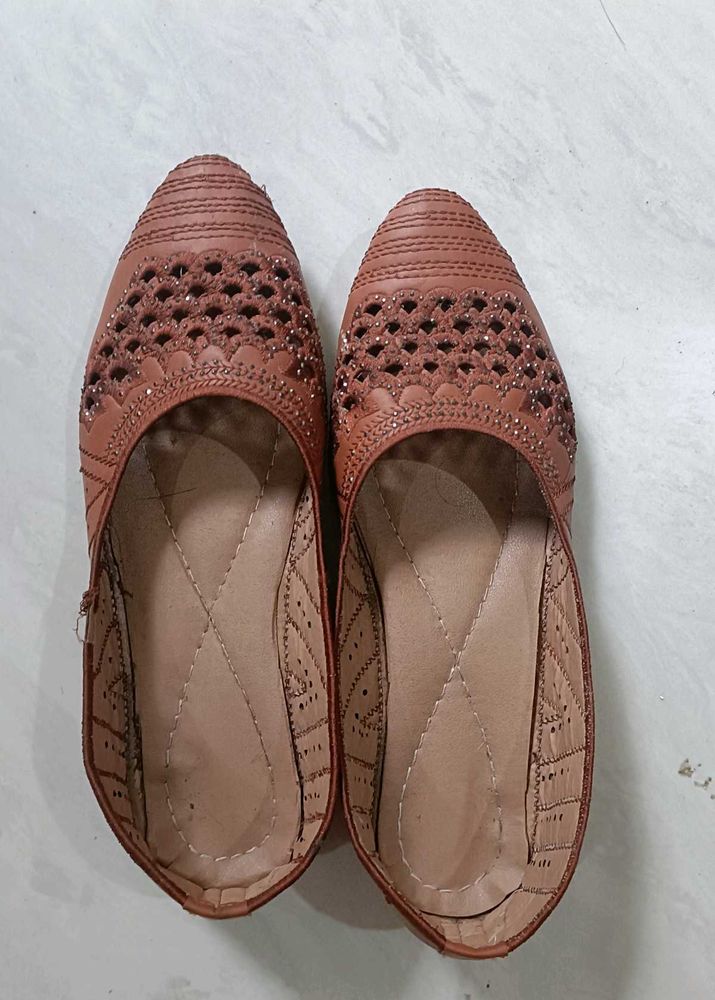 Ethnic Brown Juttis