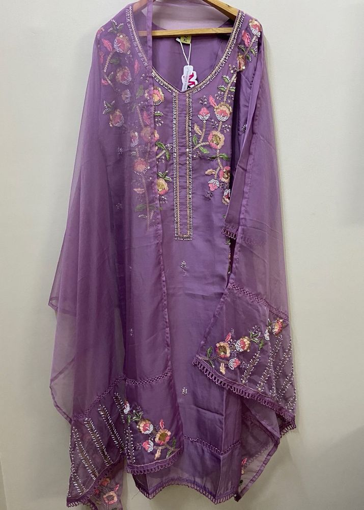 Pakistani Readymade Suit