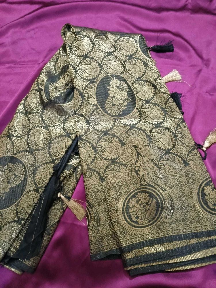 Elegant Black &amp; Gold Saree