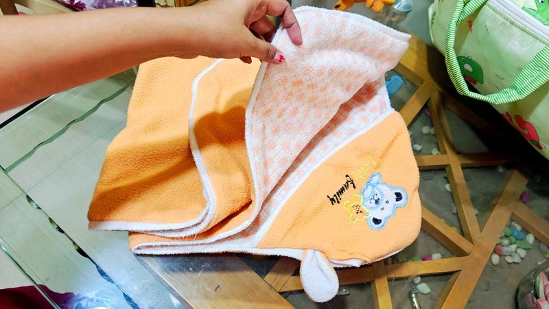 Baby Hooded Towel And Free 1 Urine Mat